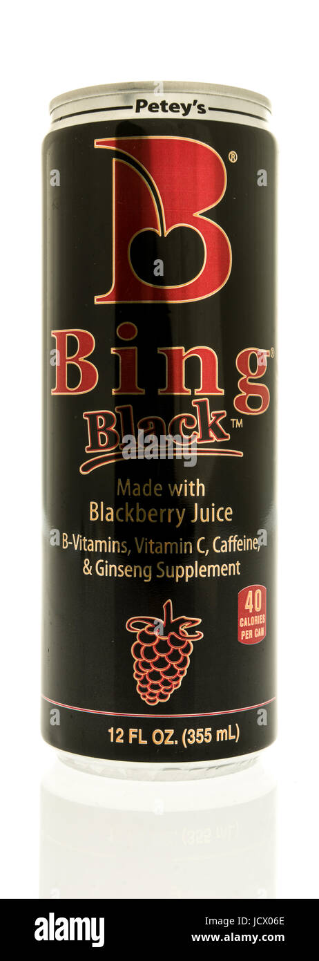 Winneconne, Wisconsin-13 Juni 2017: A can Peteys Bing Black Energy Drink auf einem isolierten Hintergrund Stockfoto