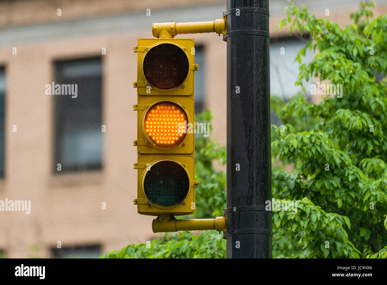 Gelbe Ampel Signal, New York, Vereinigte Staaten von Amerika Stockfoto