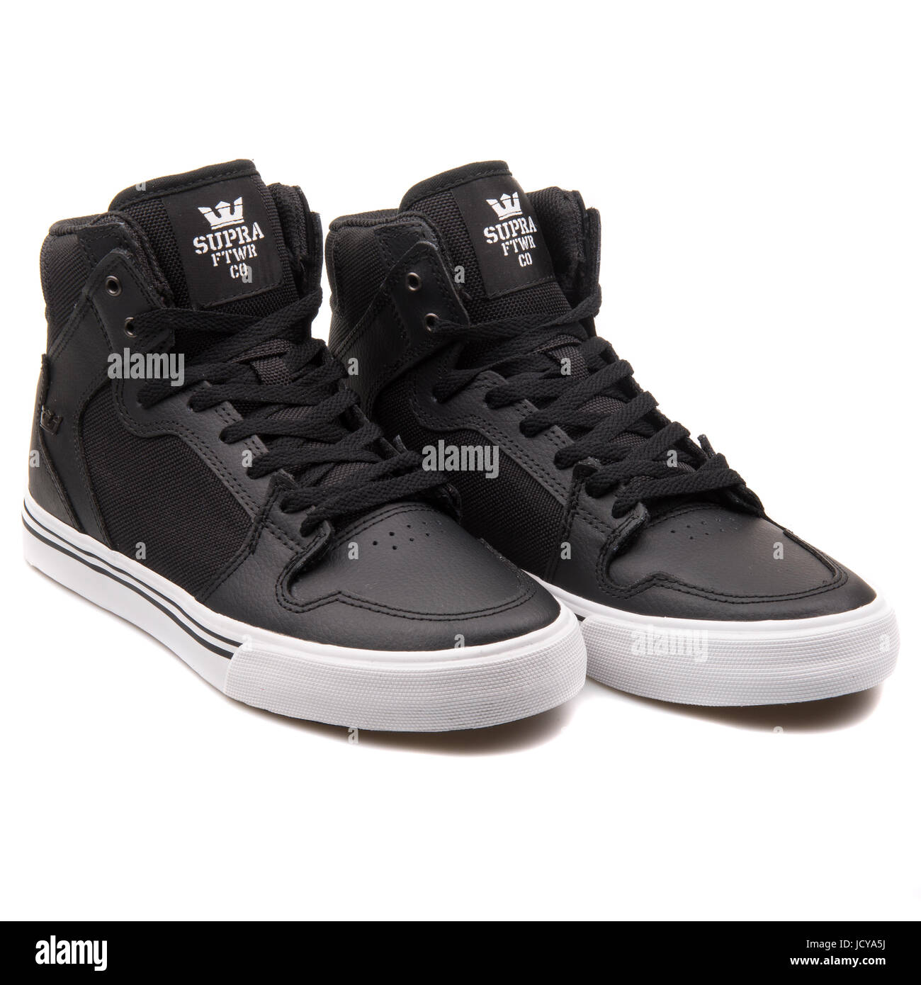 Supra Vaider Kids Black And White Schuhe S11230K Stockfotografie Alamy