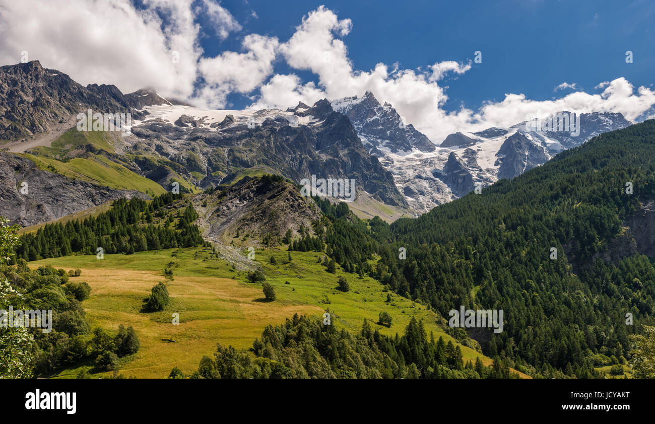 La Meije Gletscher im Ecrins-Nationalpark aus dem Dorf La Grave. Hautes-Alpes. Alpen, Frankreich Stockfoto