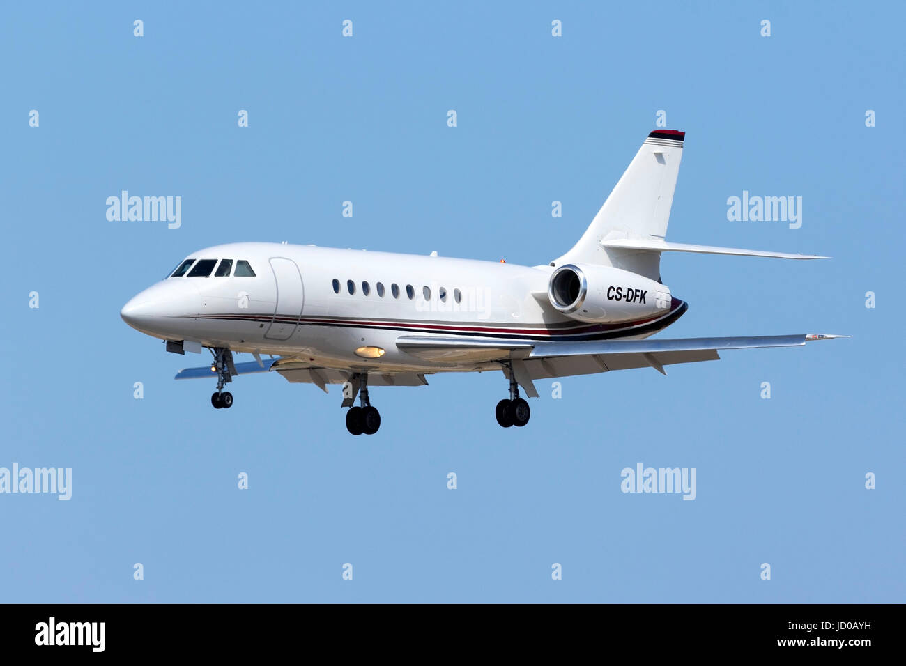 NetJets Dassault Falcon 2000EX [CS-DFK] auf Finale Runway 31. Stockfoto