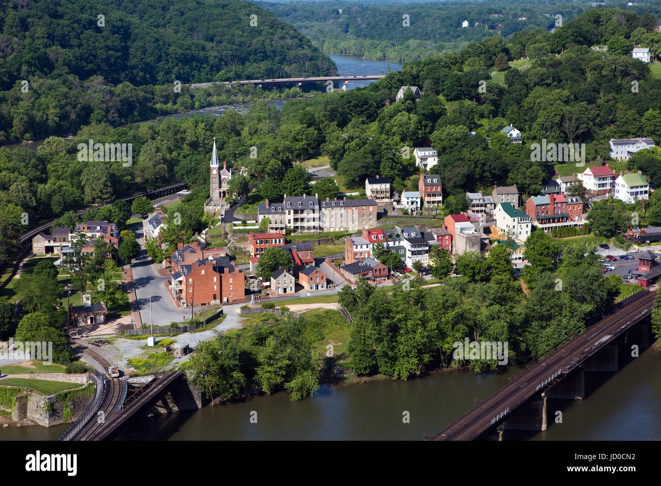 Luftaufnahme von Harpers Ferry, West Virginia, die Harpers Ferry National Historical Park umfasst, befindet sich zwischen dem Potomac River und Stockfoto