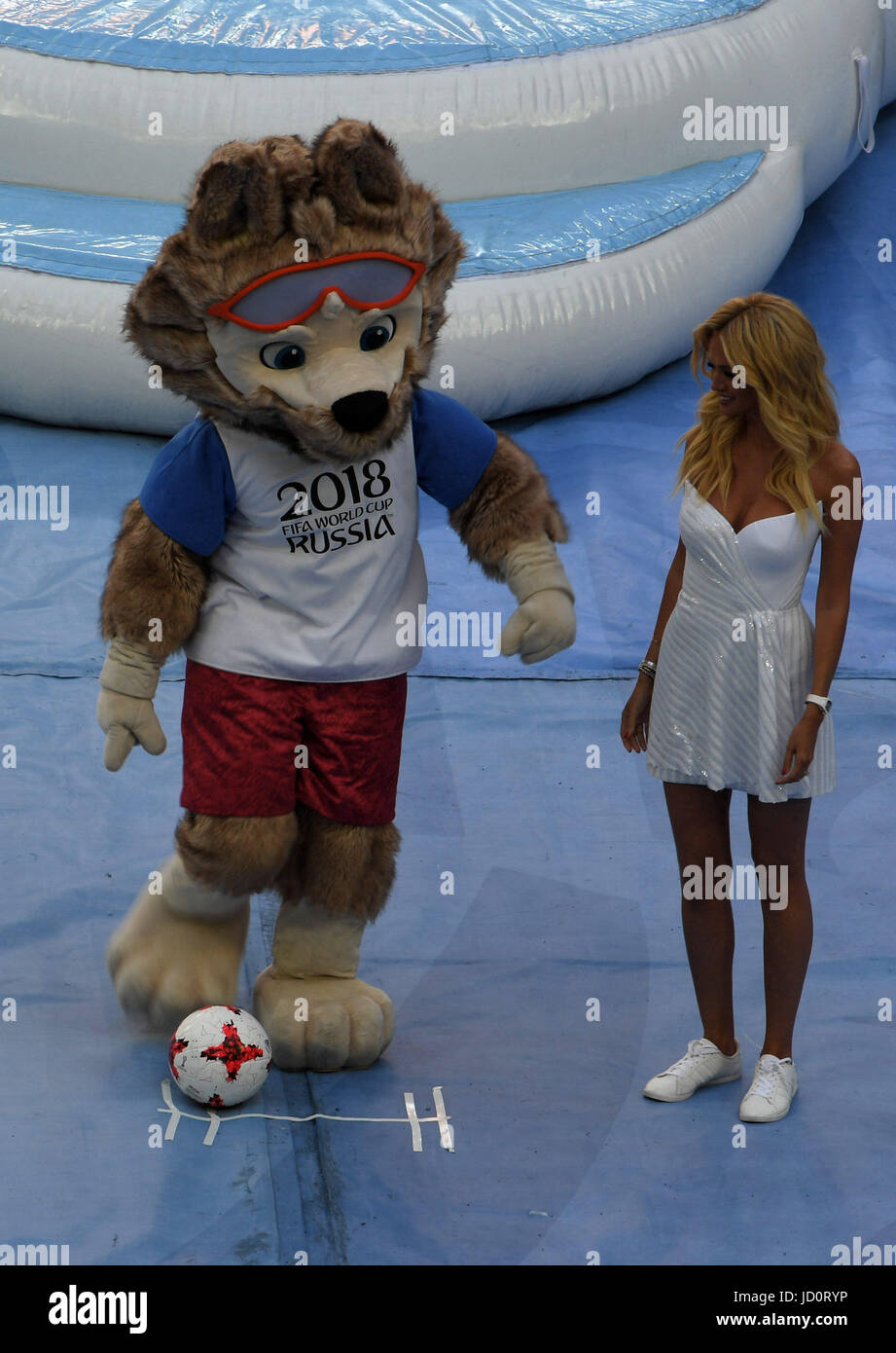 St. Petersburg, Russland. 17. Juni 2017. Russland. St. Petersburg. 17. Juni 2017. Während der Eröffnungsfeier der Confederations Cup FIFA 2017 im Stadion '' St. Petersburg Arena "Credit: Andrey Pronin/ZUMA Draht/Alamy Live News Stockfoto