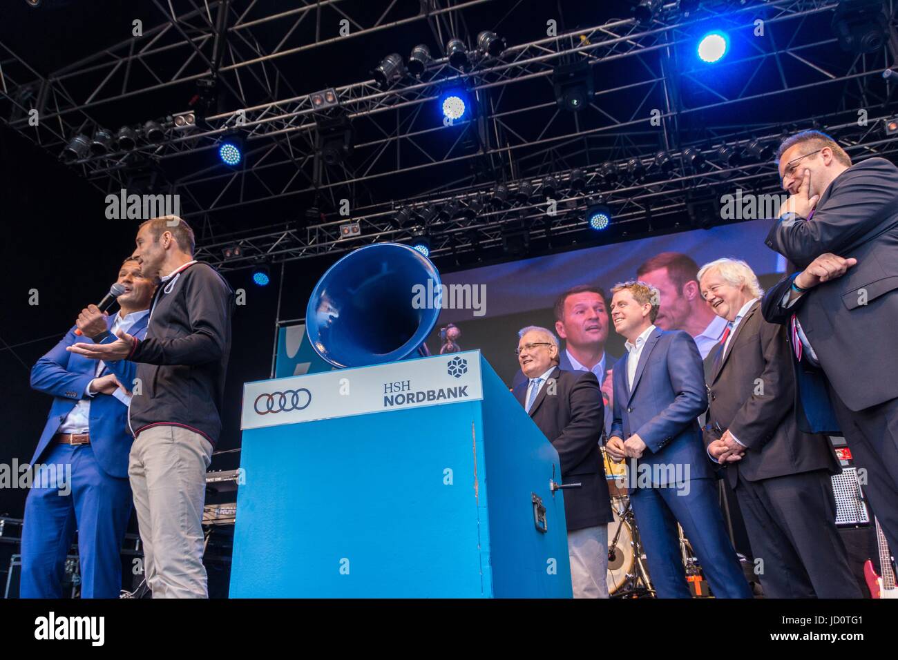 Kiel, Deutschland. 17. Juni 2017. Eindrücke des ersten Tages der Kieler-Woche-2017 mit der Eröffnung von berühmten deutschen TV Host Kai Pflaume © Björn Deutschmann/Alamy Live-Nachrichten Stockfoto