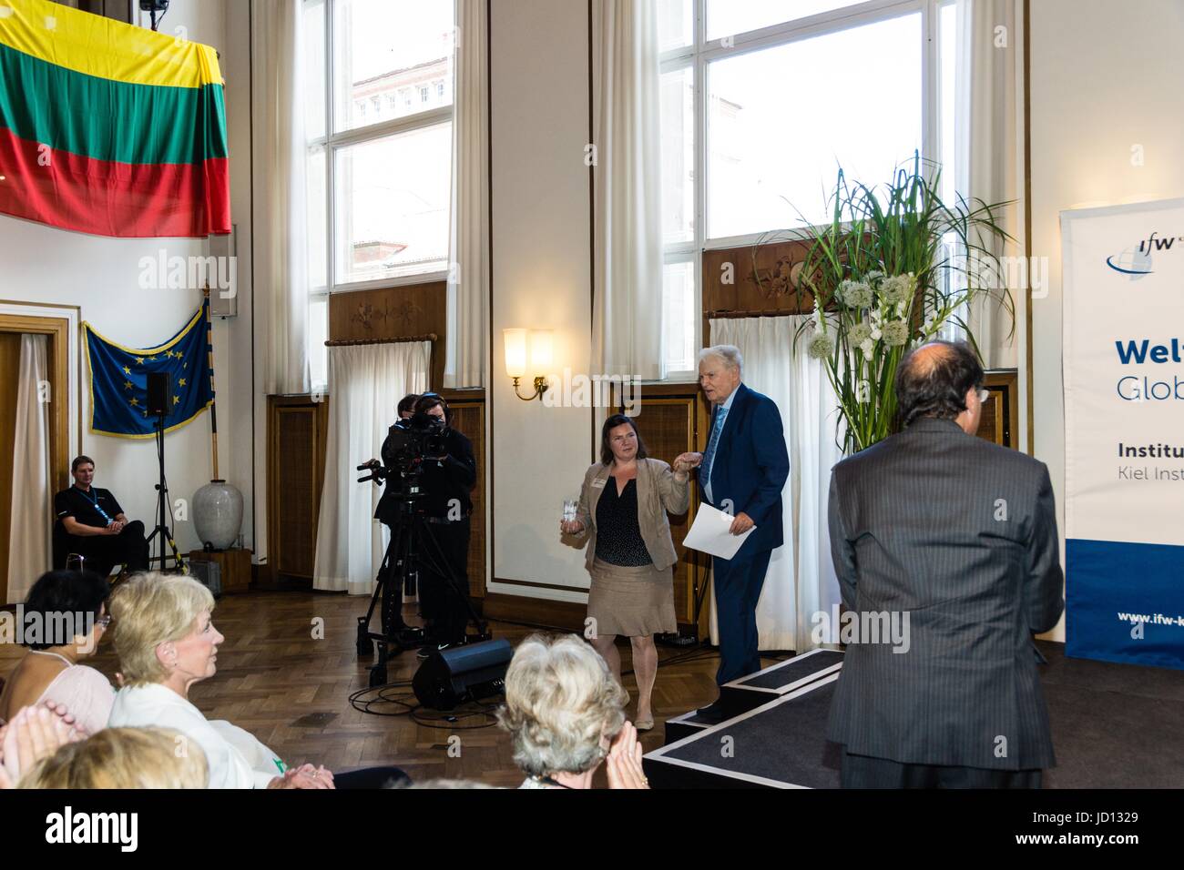 Kiel, Deutschland. 18. Juni 2017. Die Verleihung des Preises Weltwirtschaft 2017 des Kieler Instituts für Weltwirtschaft während der Kieler Woche 2017 © Björn Deutschmann/Alamy Live-Nachrichten Stockfoto