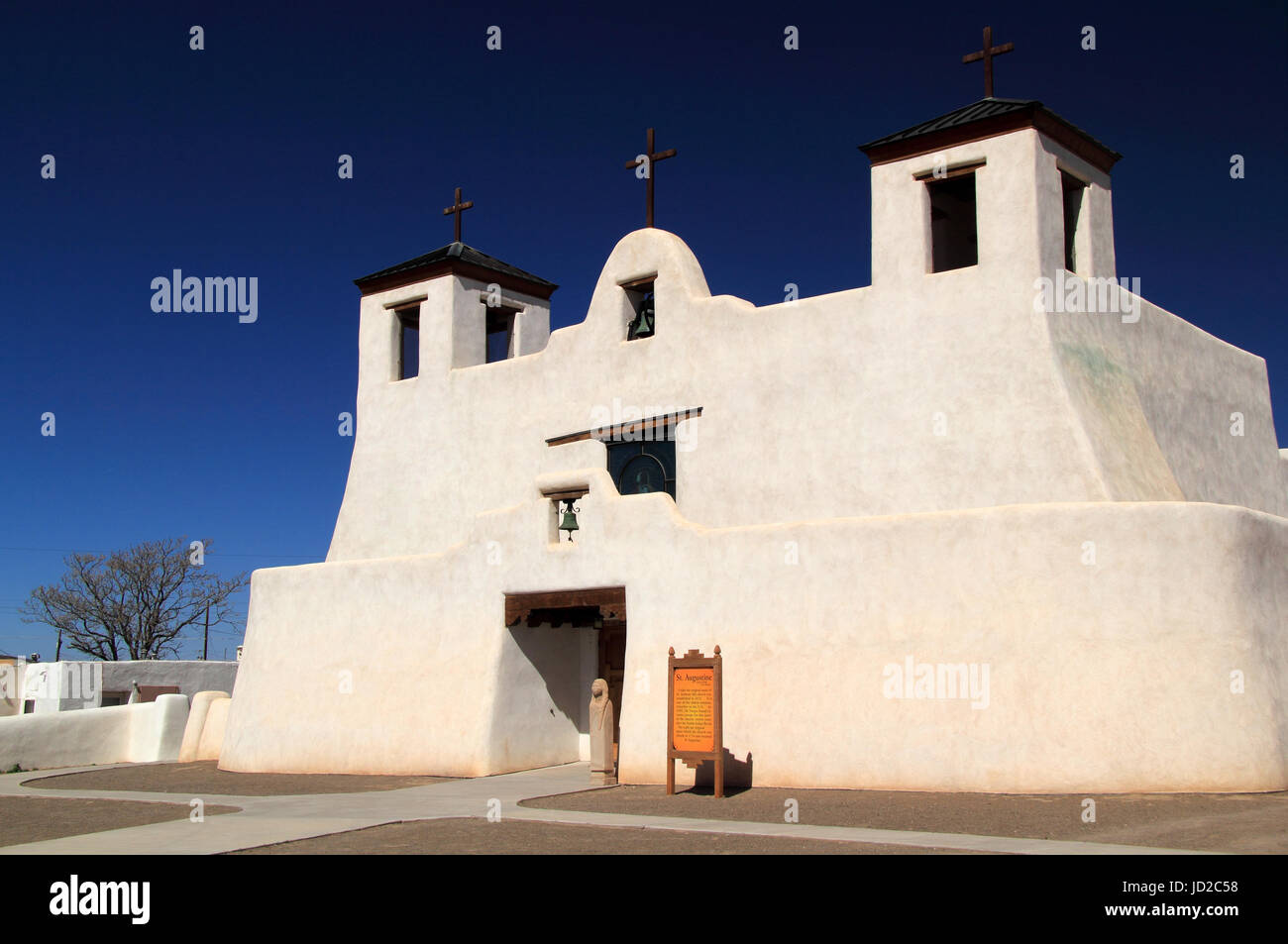 Die historische Mission San Agustin de Isleta in Isleta Pueblo ist eine der ältesten spanischen Kolonialstil religiösen Strukturen in den alten Staat New Mexico Stockfoto