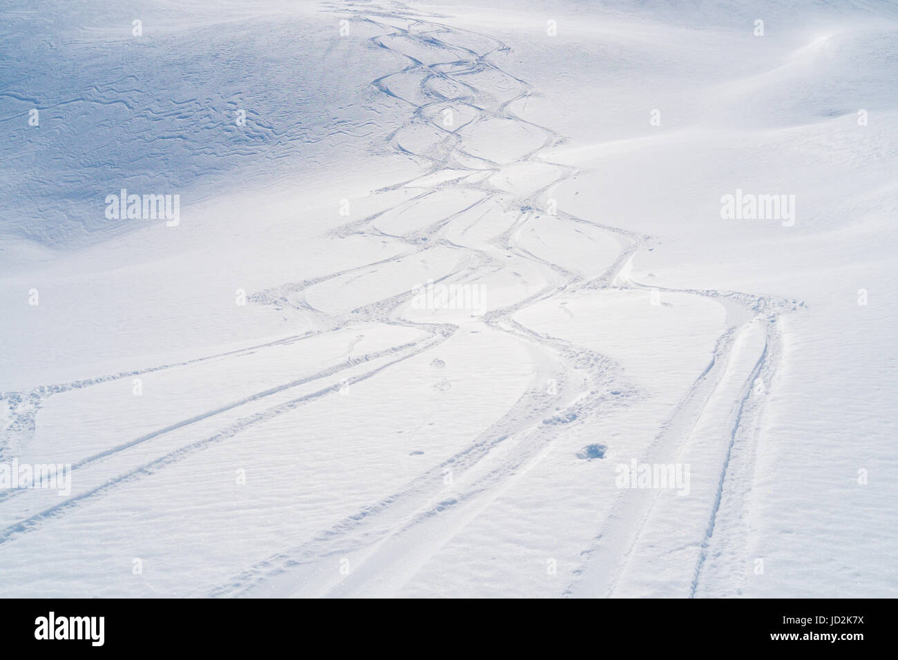 Loipen auf dem Schnee in den Alpen Moutnains, Val Thorens, Frankreich Stockfoto