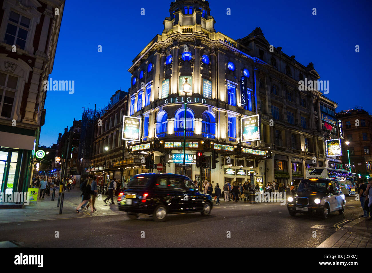 West End in der Nacht, Gielgud Theatre zeigt der Fährmann, Piccadilly, London, UK Stockfoto