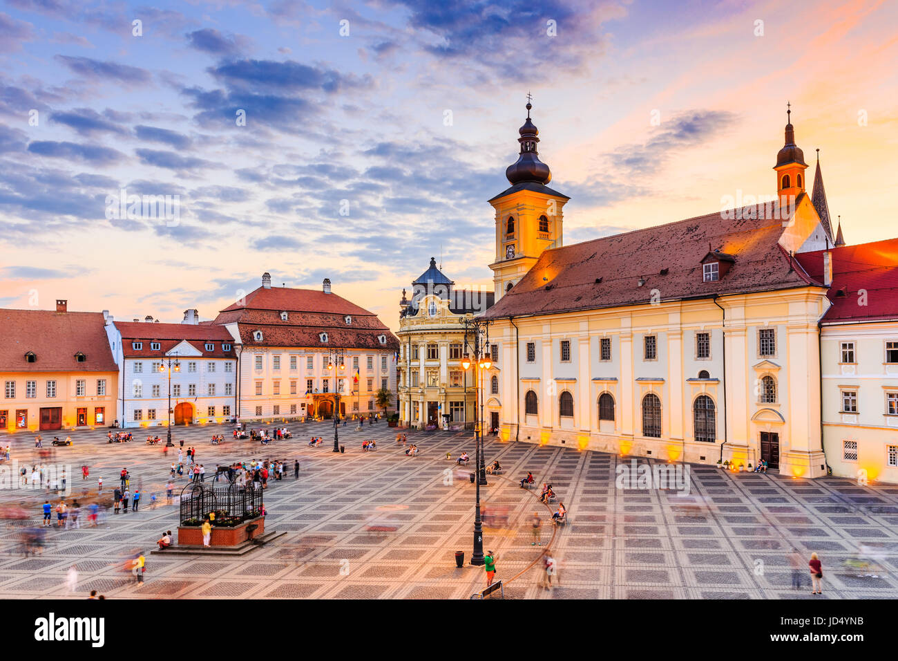 Sibiu, Rumänien. Rathaus und Brukenthal Palast in Siebenbürgen. Stockfoto
