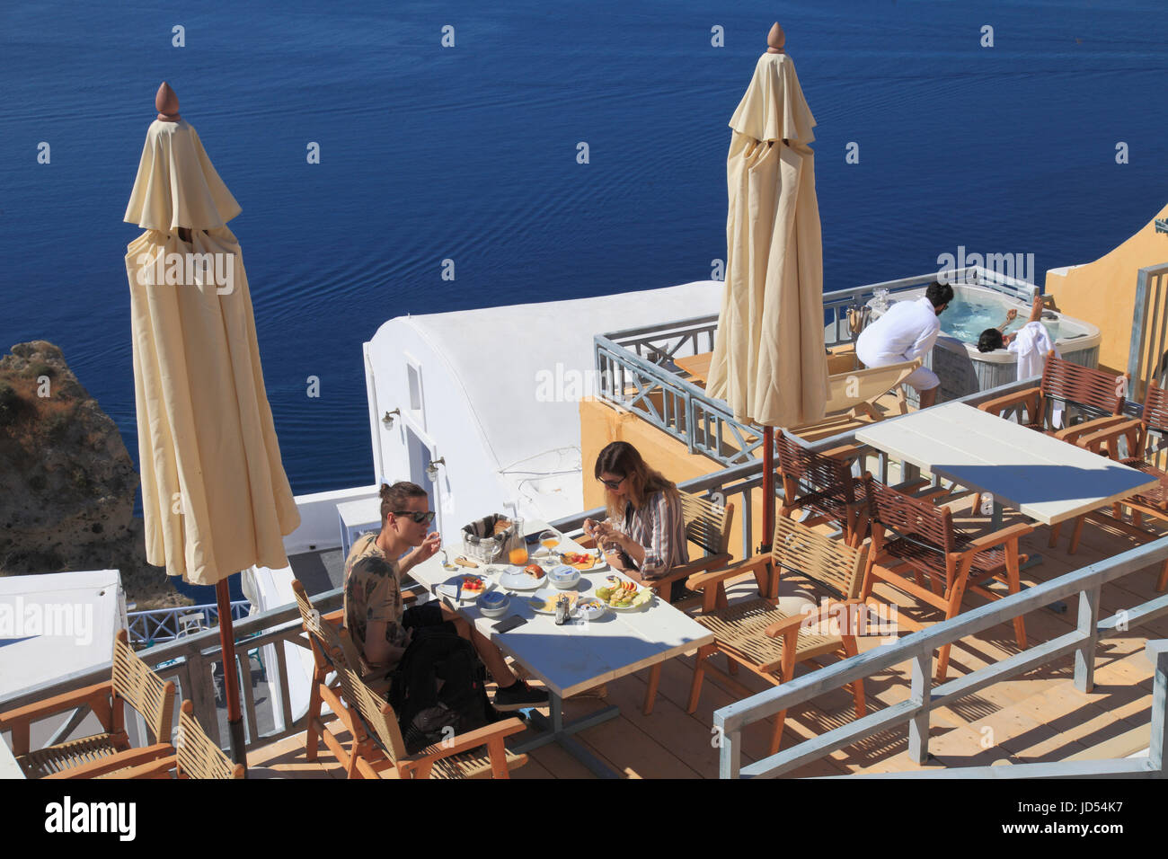 Griechenland, Santorini, Cyclades, Restaurant, Personen, Stockfoto