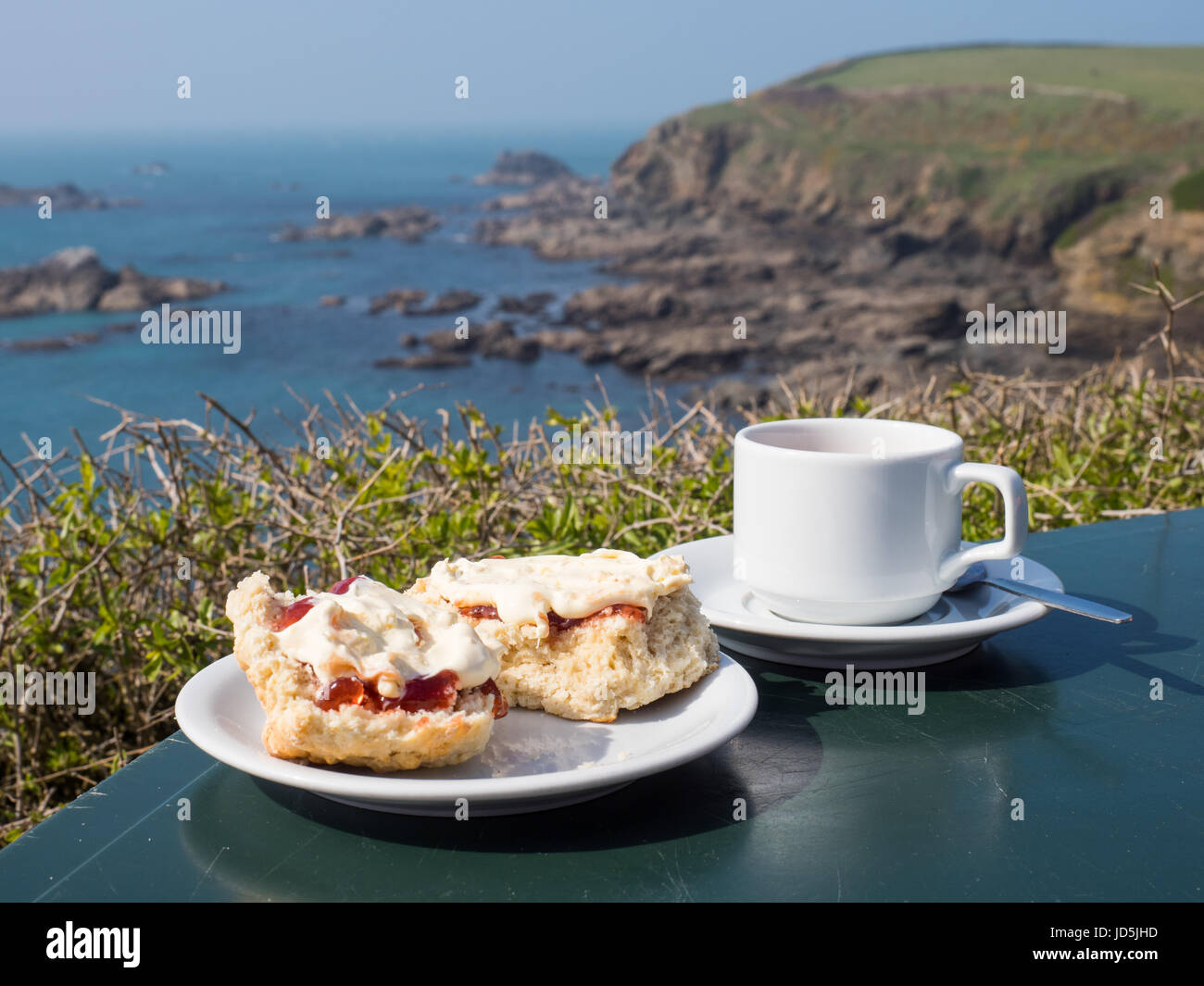 Cornish cream Tea im Lizard Point, Cornwall, England. Stockfoto