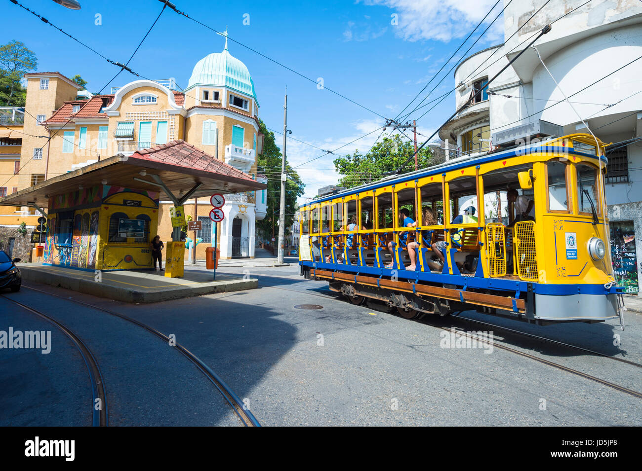 RIO DE JANEIRO - 31. Januar 2017: Traditionelle Straßenbahn in das historische Santa Teresa Nachbarschaft. Stockfoto