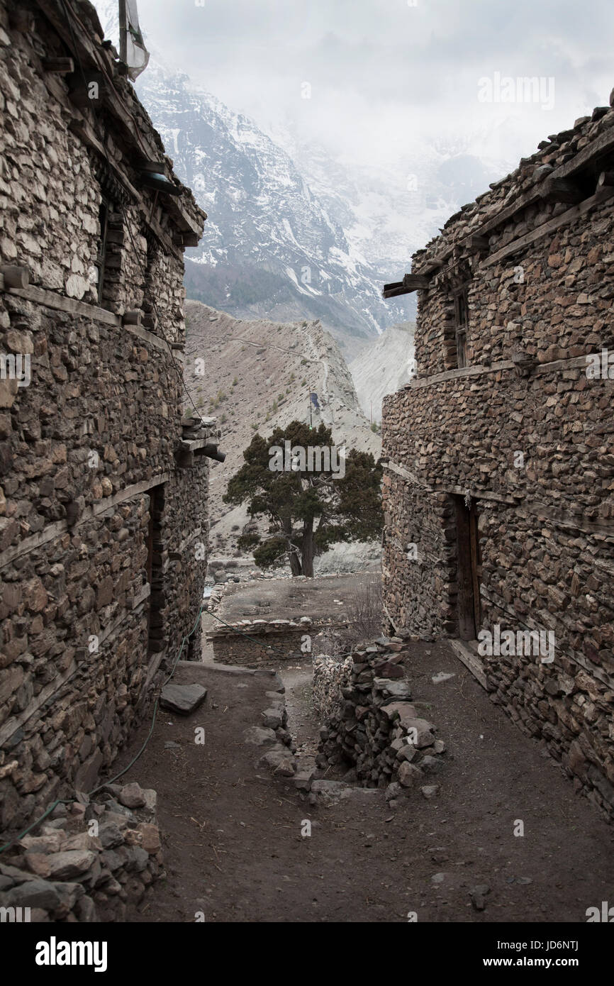 Dorfstraße in Manang, Annapurna Circuit, Nepal. Stockfoto