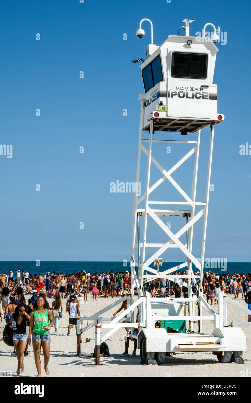 Miami Beach Florida, Wasser im Atlantischen Ozean, Frühlingsferien, Sand, Polizei, Beobachtungsturm, bemanntes mobiles Überwachungssystem, schwarze Schwarze Afrikaner et Stockfoto