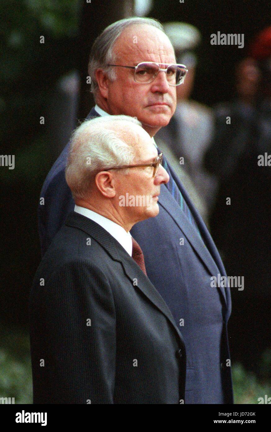 Archiv Der Westdeutsche Kanzler Helmut Kohl R Und Der Leiter