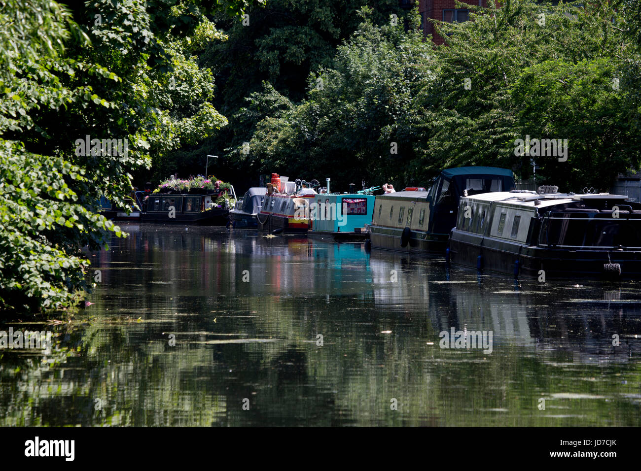 London, UK. 19. Juni 2017. UK-Wetter: Hitzewelle in London. Notting Hill. Meanwhite Park und Canal Credit: Sebastian Remme/Alamy Live News Stockfoto