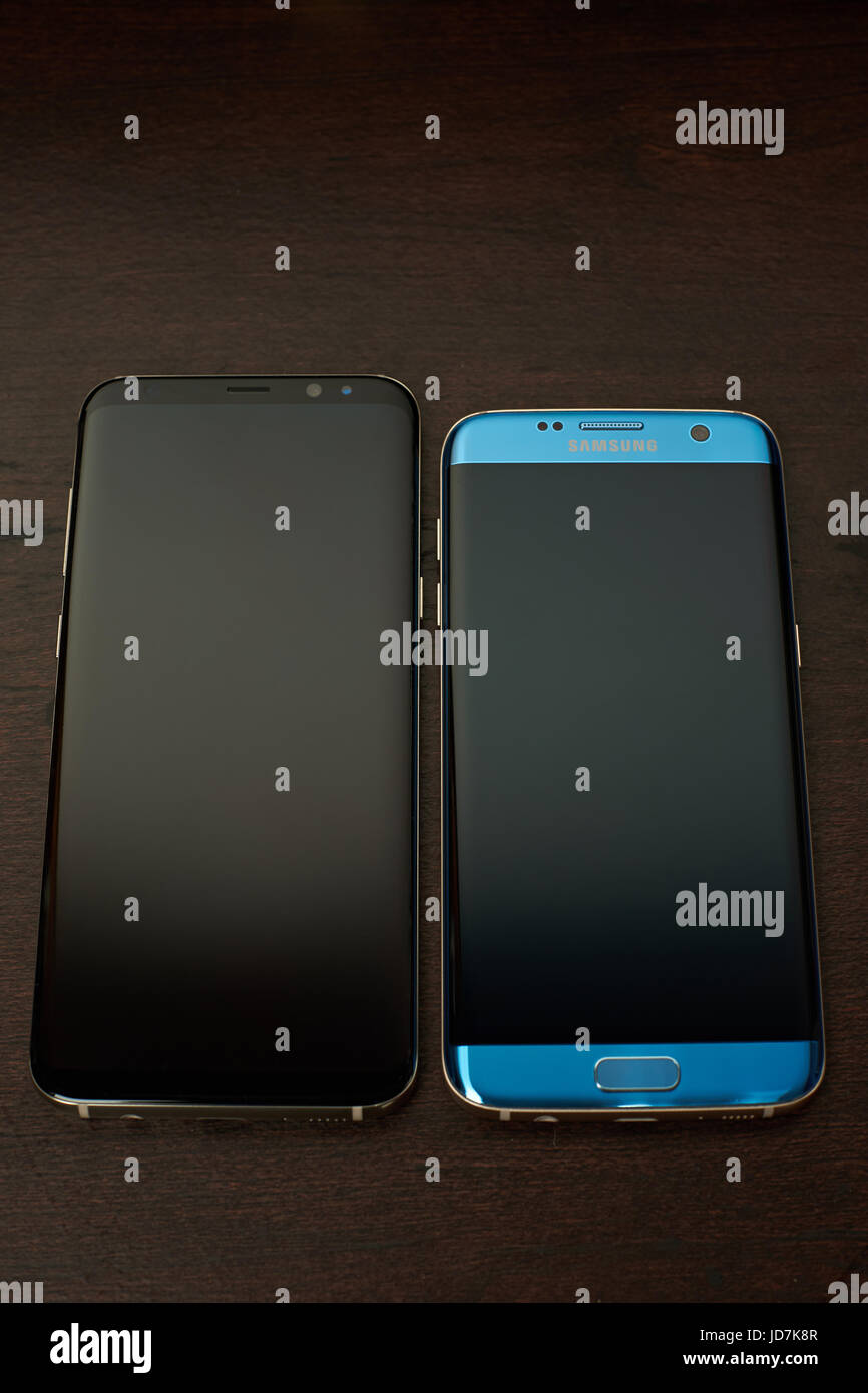 New York, USA – 13. Juni 2017: Vergleichen Sie Samsung s8 plus und s7 Rand smartphone Stockfoto