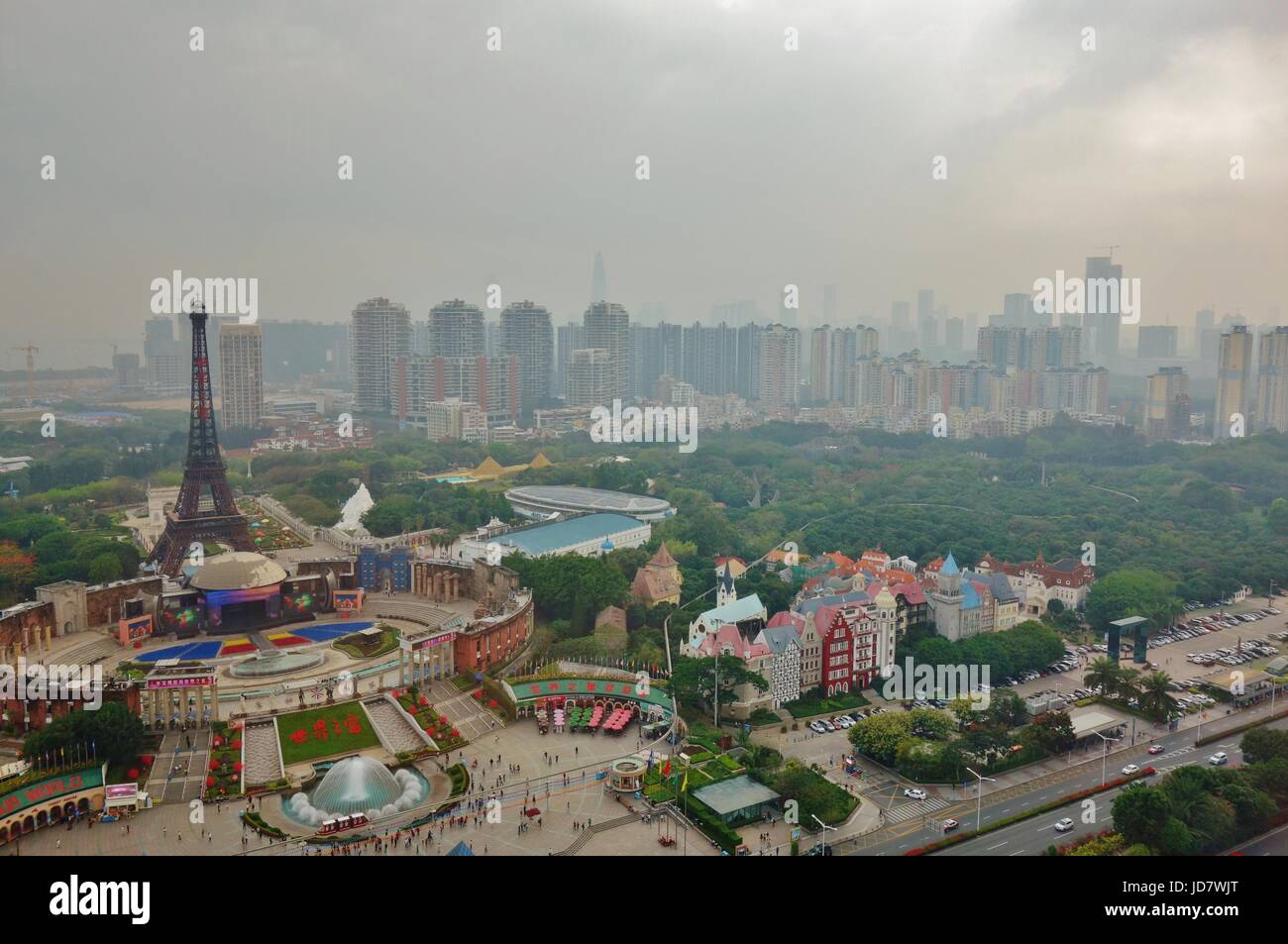 Ansicht des Fensters von World Theme Park befindet sich in Shenzhen, Volksrepublik China. Freuen Sie sich auf Reproduktionen von weltberühmten Sehenswürdigkeiten. Stockfoto