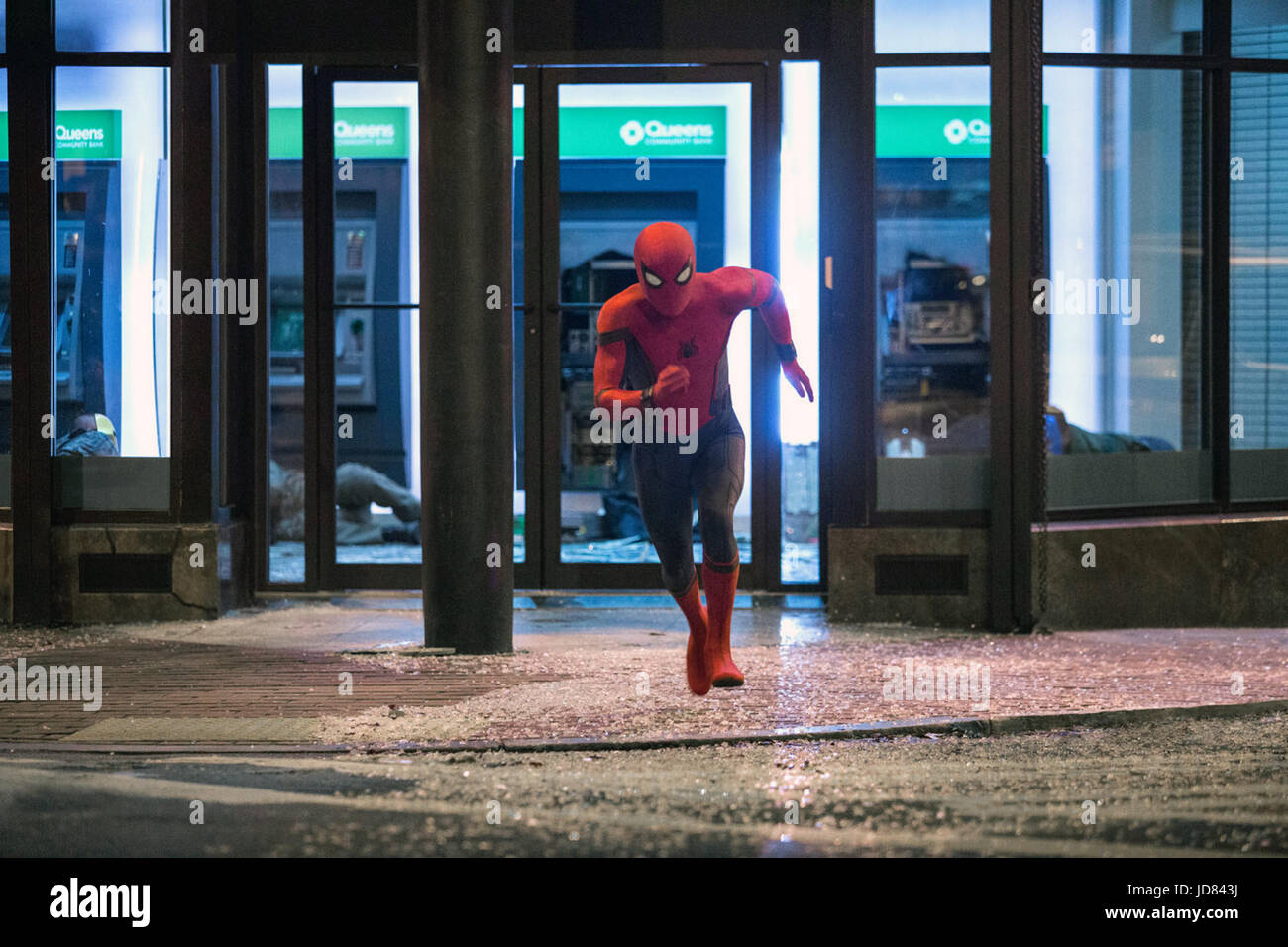 Spider-Man: Homecoming ist ein bevorstehende amerikanischen Superhelden-Film basierend auf der Marvel Comics Charakter Spider-man. unter der Regie von Jon Watts die Hauptrollen Tom Holland, Michael Keaton und Robert Downey Jr.  Dieses Foto ist nur zu redaktionellen Zwecken und unterliegen dem Copyright von der Filmgesellschaft und/oder der Fotograf von dem Film oder der Firma zugeordnet und kann nur durch Veröffentlichungen im Zusammenhang mit der Förderung der oben genannten Film reproduziert werden. Eine obligatorische Gutschrift auf die Filmgesellschaft ist erforderlich. Der Fotograf sollte auch angerechnet werden, wenn bekannt. Stockfoto