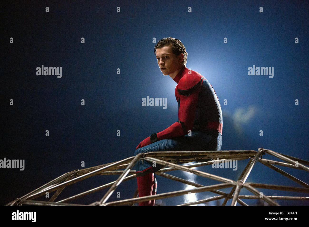 Spider-Man: Homecoming ist ein bevorstehende amerikanischen Superhelden-Film basierend auf der Marvel Comics Charakter Spider-man. unter der Regie von Jon Watts die Hauptrollen Tom Holland, Michael Keaton und Robert Downey Jr.  Dieses Foto ist nur zu redaktionellen Zwecken und unterliegen dem Copyright von der Filmgesellschaft und/oder der Fotograf von dem Film oder der Firma zugeordnet und kann nur durch Veröffentlichungen im Zusammenhang mit der Förderung der oben genannten Film reproduziert werden. Eine obligatorische Gutschrift auf die Filmgesellschaft ist erforderlich. Der Fotograf sollte auch angerechnet werden, wenn bekannt. Stockfoto