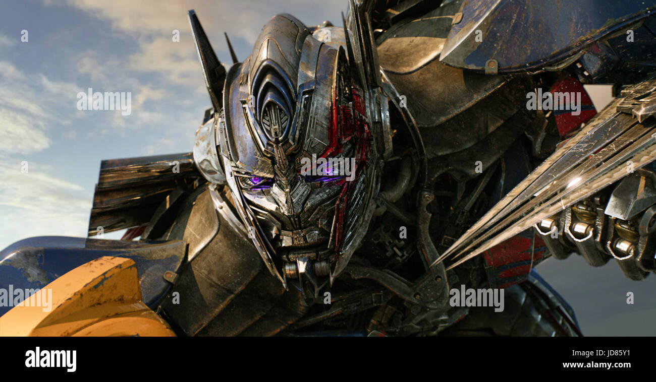 "Transformers:" Der letzte Ritter (auch bekannt als Transformers 5) ist eine kommende 2017 US-amerikanische Science-Fiction-Action-Film basierend auf der Transformatoren Spielzeuglinie erstellt von Hasbro. Es werden die fünfte Tranche der Lebentätigkeit Transformers-Filmreihe. Der Film wird von Michael Bay, mit Mark Wahlberg und Stanley Tucci reprising ihre Rollen aus Age of Extinction neben Josh Duhamel, Tyrese Gibson und John Turturro aus den ersten drei Filmen gerichtet werden.  Dieses Foto ist nur zu redaktionellen Zwecken und unterliegen dem Copyright von der Filmgesellschaft und/oder der Fotograf durch den Film oder die Firma zugewiesen Stockfoto