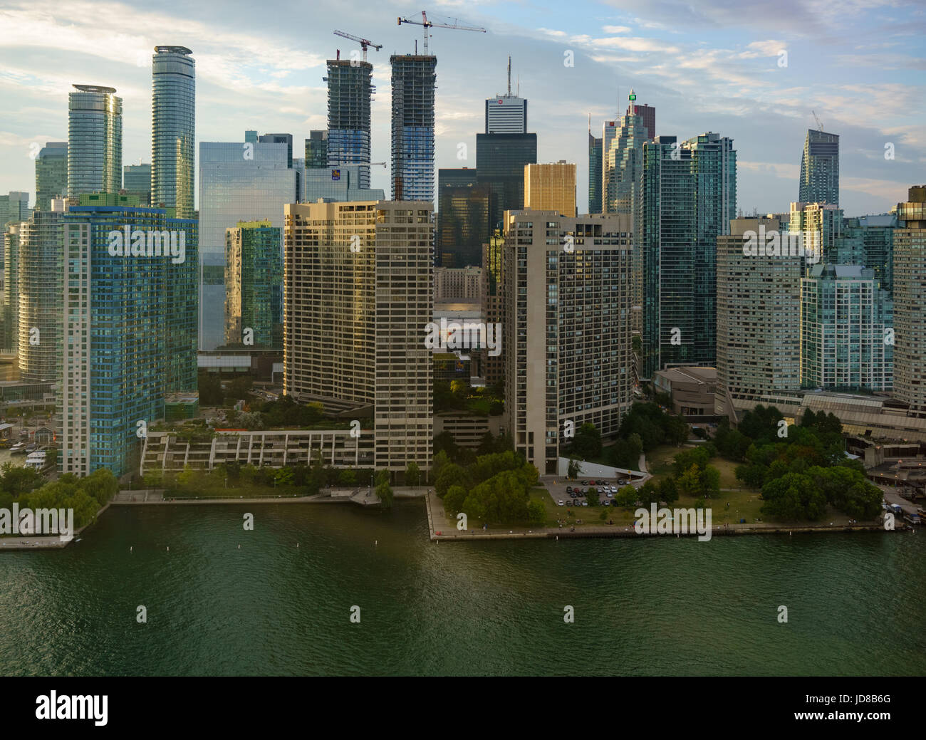Erhöhte Ansicht von Gebäuden, bei Tag, Toronto, Ontario, Kanada. Luftbild aus Ontario Kanada 2016 Stockfoto
