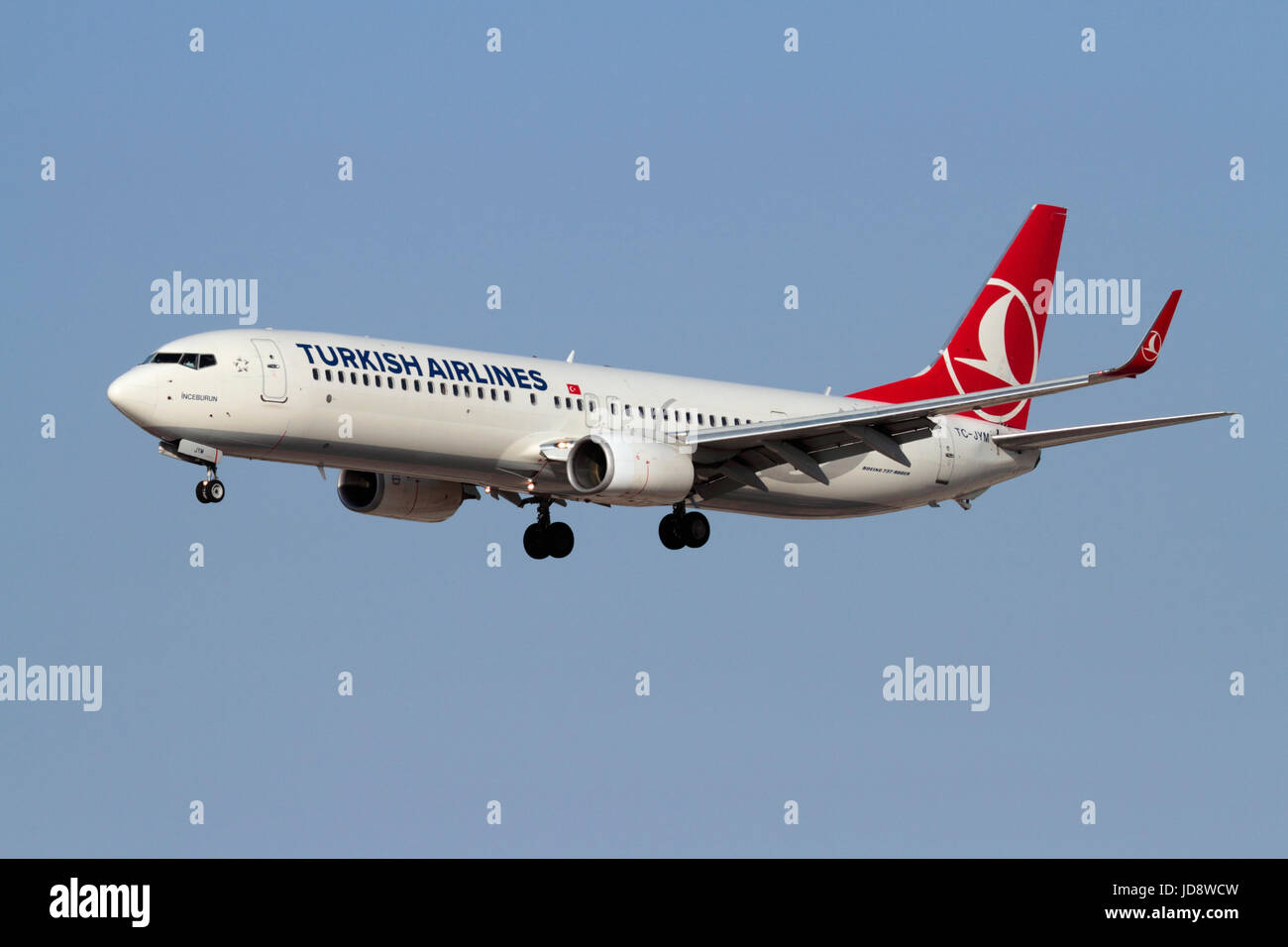 Kommerzielle Luftfahrt. Turkish Airlines Boeing 737-900ER Passenger Jet Flugzeug auf Ansatz Stockfoto