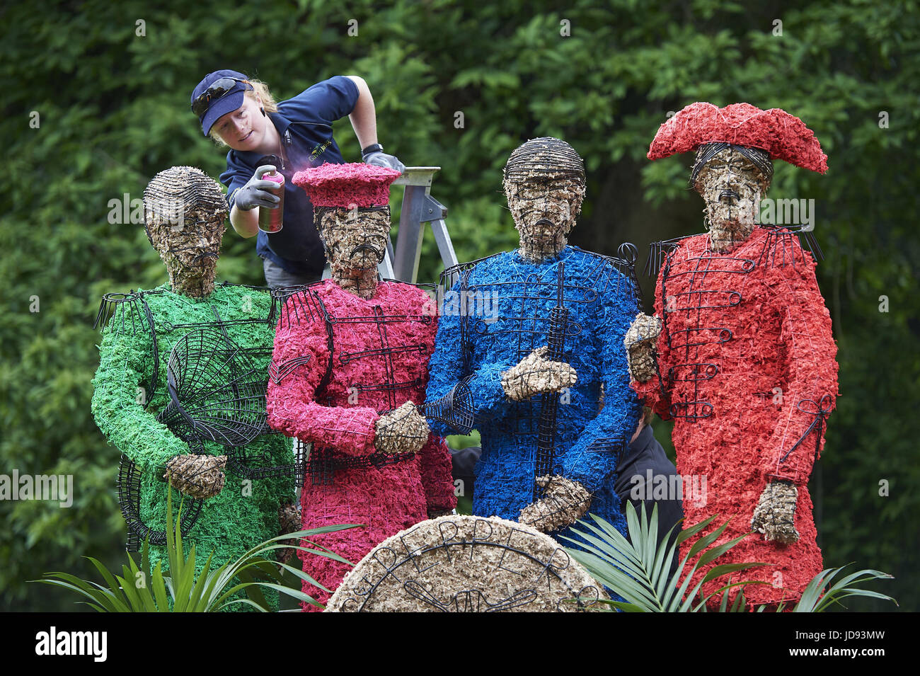 Zur Feier von 50 Jahren seit den Beatles Sgt. Peppers Lonely Hearts Club veröffentlicht, host Chiswick House and Gardens eine lebende Installation partnerschaftlich in Clifton Baumschulen Neuerstellung der Kunstwerke aus dem berüchtigten Cover. Mitwirkende: Atmosphäre wo: London, Vereinigtes Königreich bei: 19. Mai 2017 Stockfoto