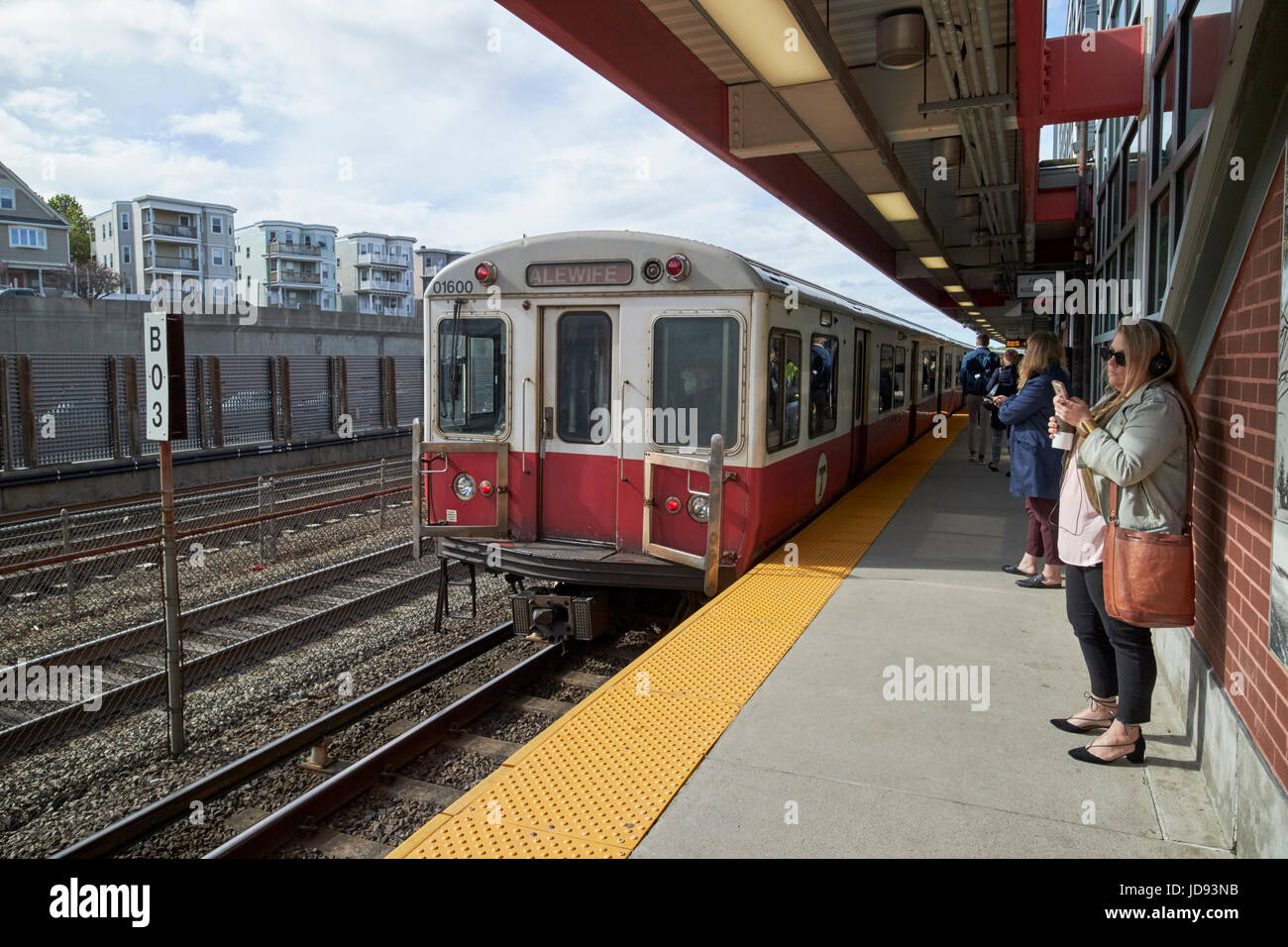 Zug anreisen Mbta Haltestelle Savin Hill auf der roten Linie Dorchester Boston USA Stockfoto
