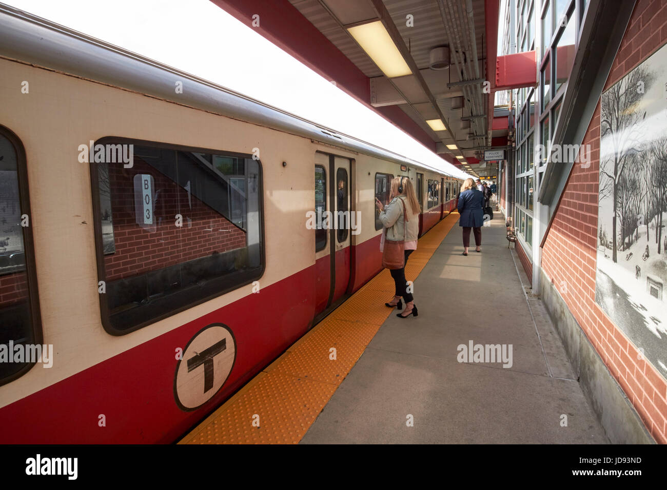 Trainieren Sie im Savin Hill Mbta Station auf der roten Linie Dorchester Boston USA Stockfoto