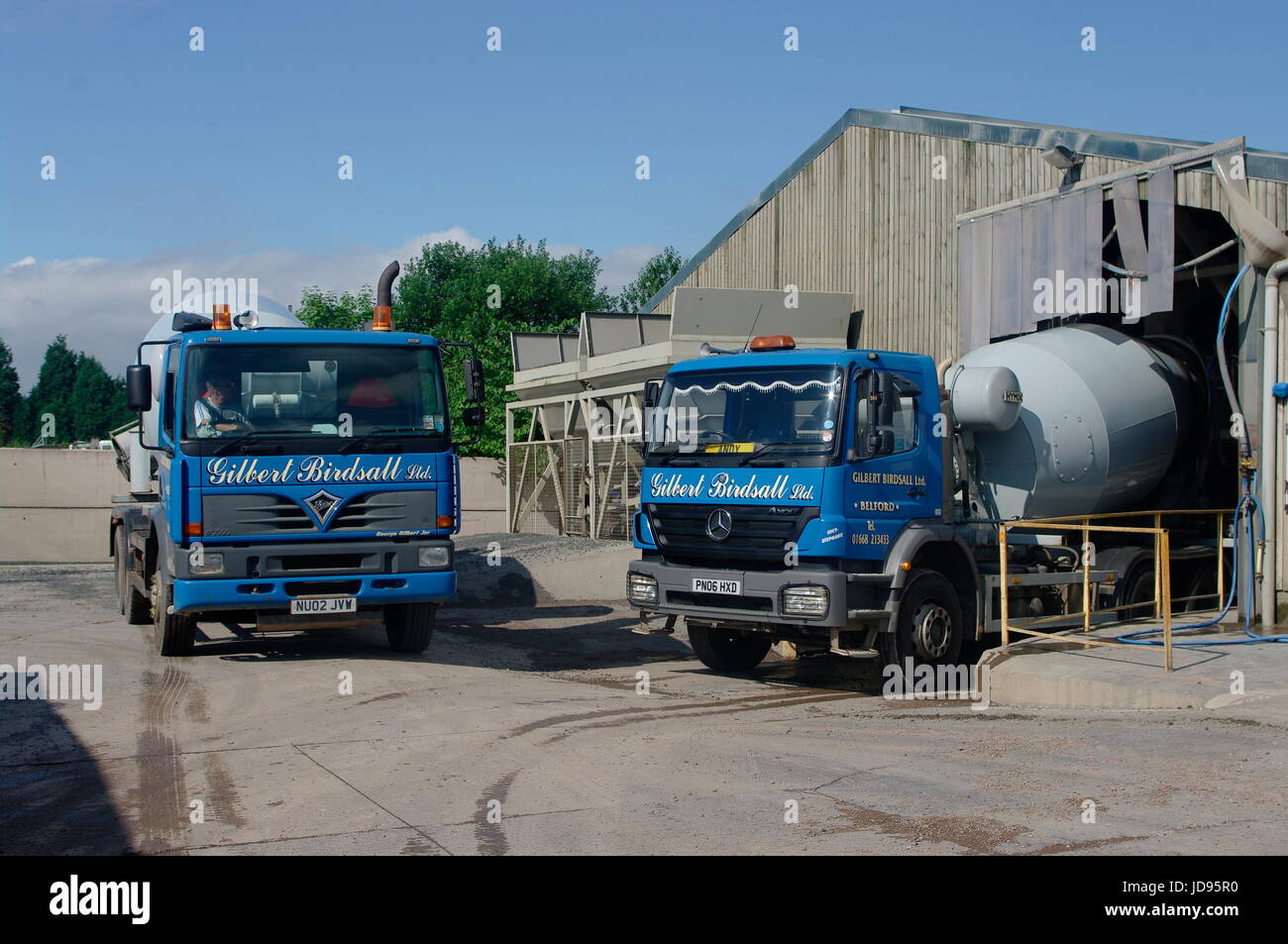 Betonmischer laden im depot Stockfoto