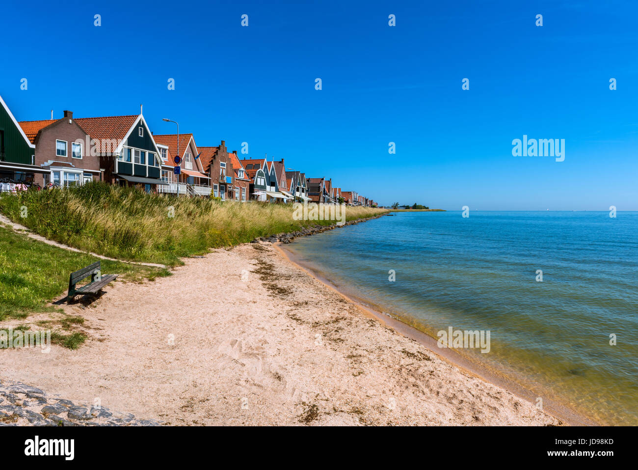 Kleiner Strand in Volendam Niederlande Stockfoto