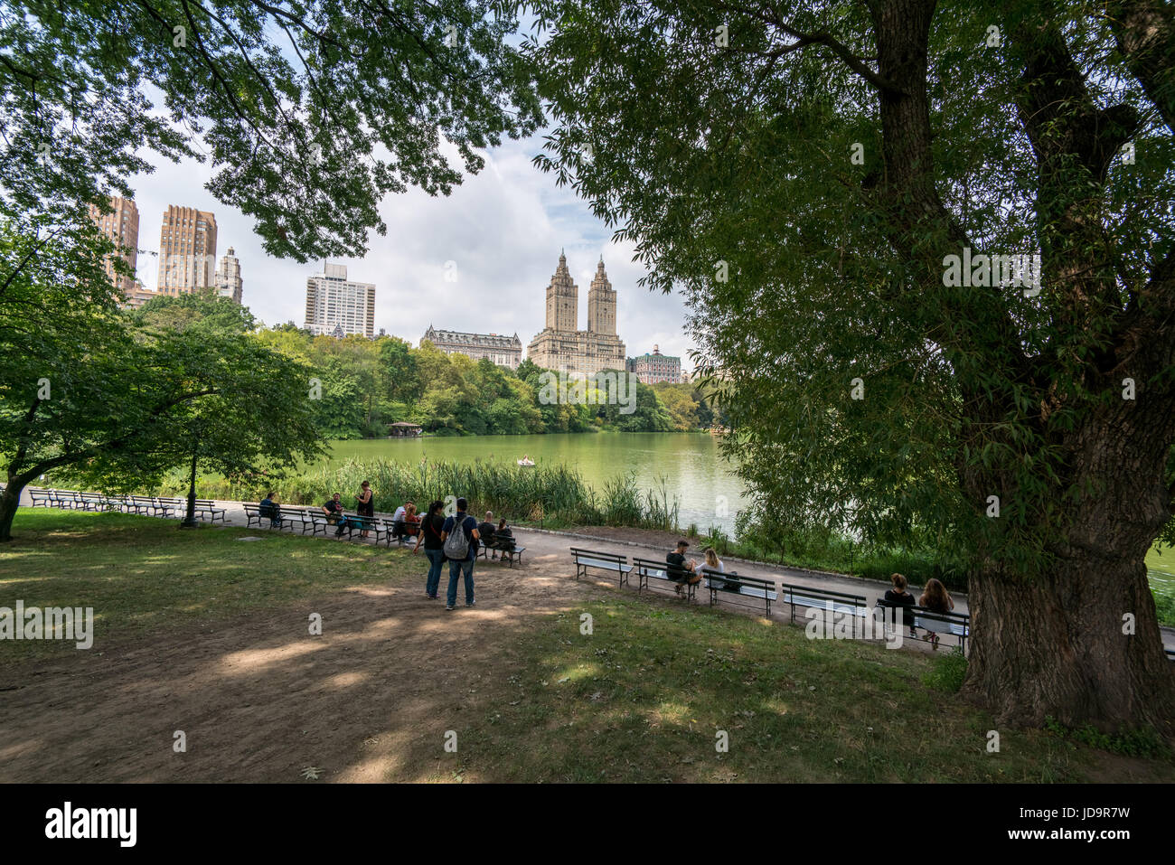 Die Menschen Sie genießen Freizeit im Central Park in New York City, New York, USA. 2016 Großstadt Vereinigte Staaten von Amerika Stockfoto