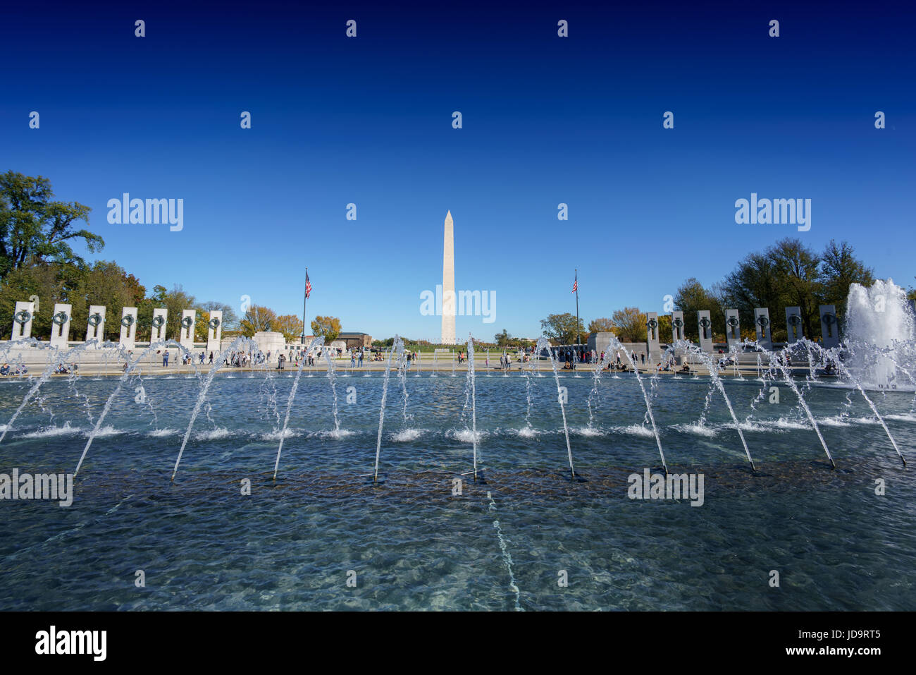 Öffentlichen Raum Wasser Feature Brunnen gegen blauen Himmel, Washington DC, USA. Hauptstadt Washington Usa 2016 fallen Stockfoto
