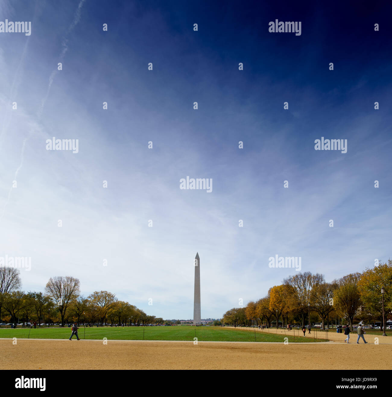 Fernblick und grünen Rasen Garten, Obelisk des Washington, Washington DC, USA. Hauptstadt Washington Usa 2016 fallen Stockfoto