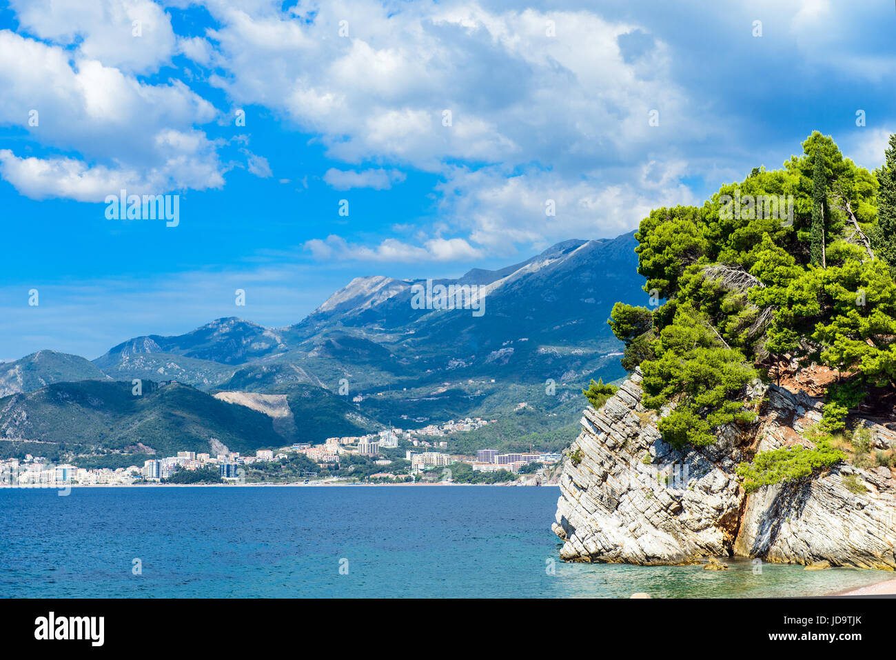 Wunderschöne mediterrane Landschaft - Stadt Budva, Montenegro Stockfoto