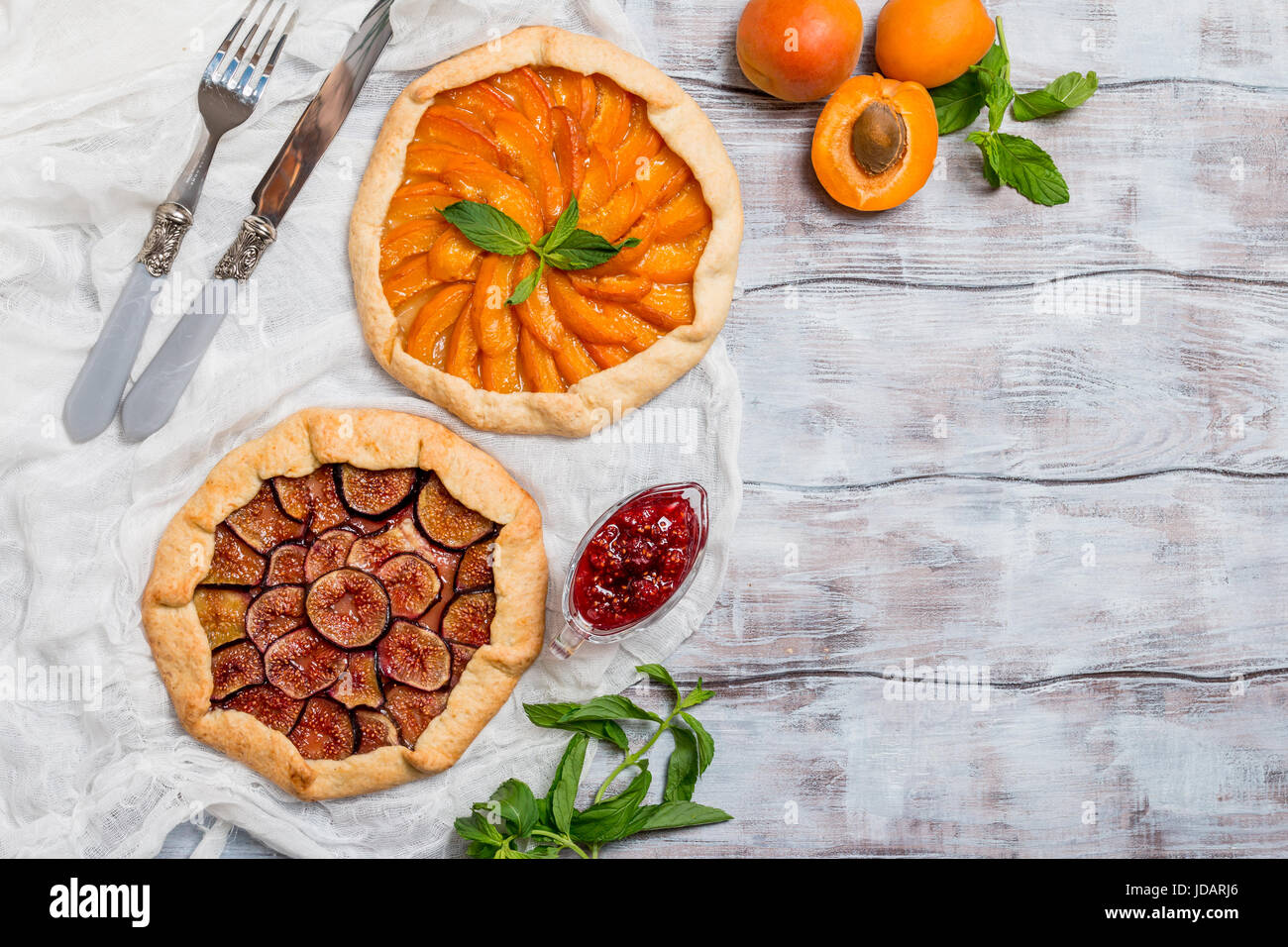 Hausgemachtes Aprikosen und Feigen galette Stockfoto