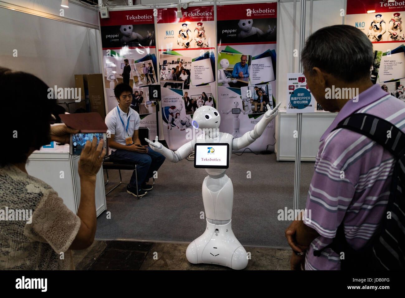 Pfeffer Roboter posiert für die Zuschauer zu einem geriatrie Übereinkommen in Hongkong Stockfoto