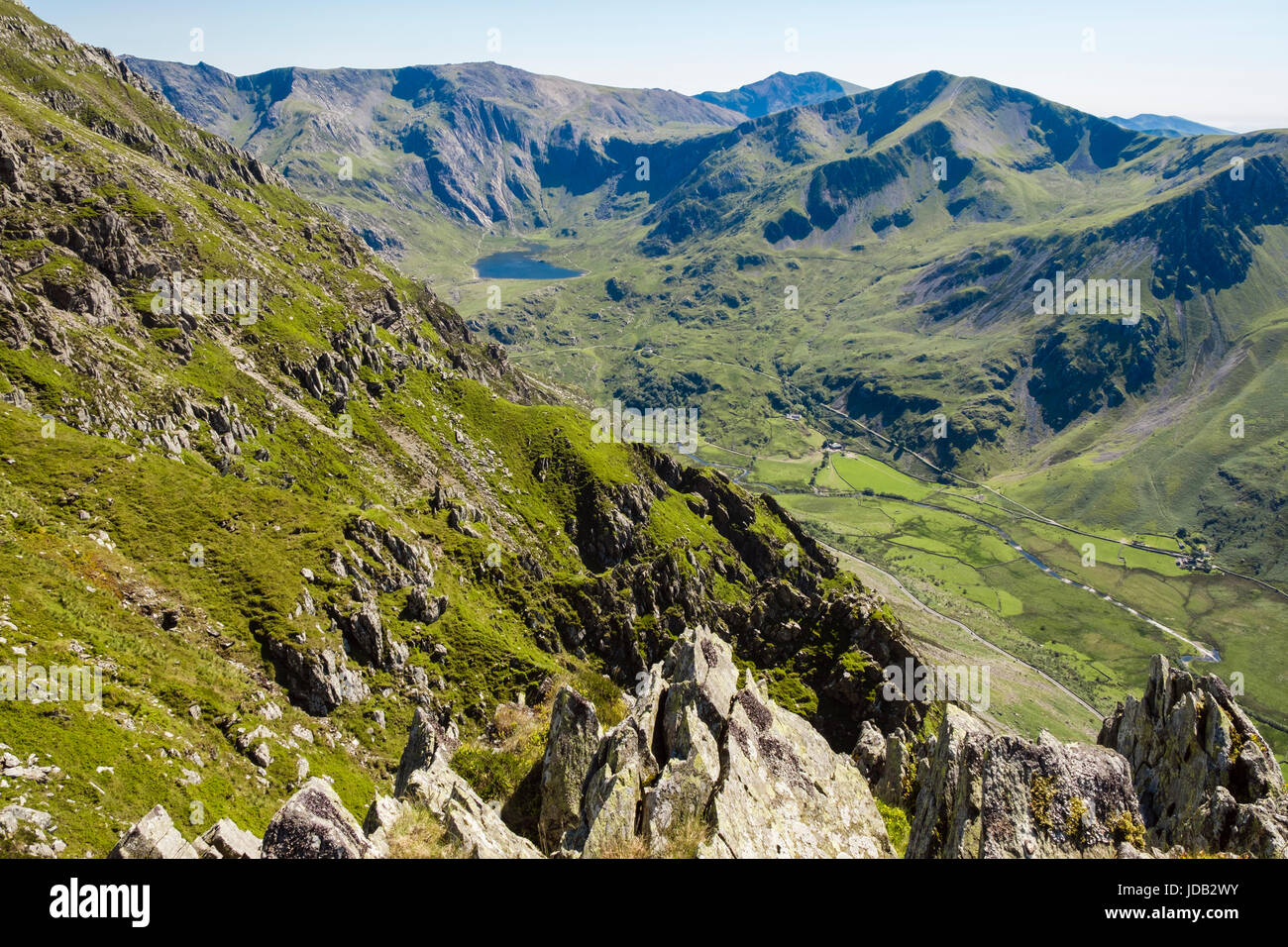 Blick auf Cwm Idwal von Pisten der Carnedd Dafydd über Nant-Ffrancon Tal in die Berge von Snowdonia-Nationalpark. Bethesda, Gwynedd, Nordwales, UK Stockfoto