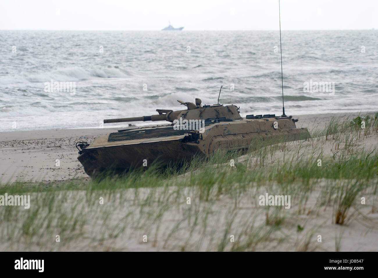Polnische Schützenpanzer BMP-1 am Strand während der 45. Ausgabe des BALTIC OPERATIONS Übung BALTOPS 2017 in Ustka, Polen 14. Juni 2017 Stockfoto