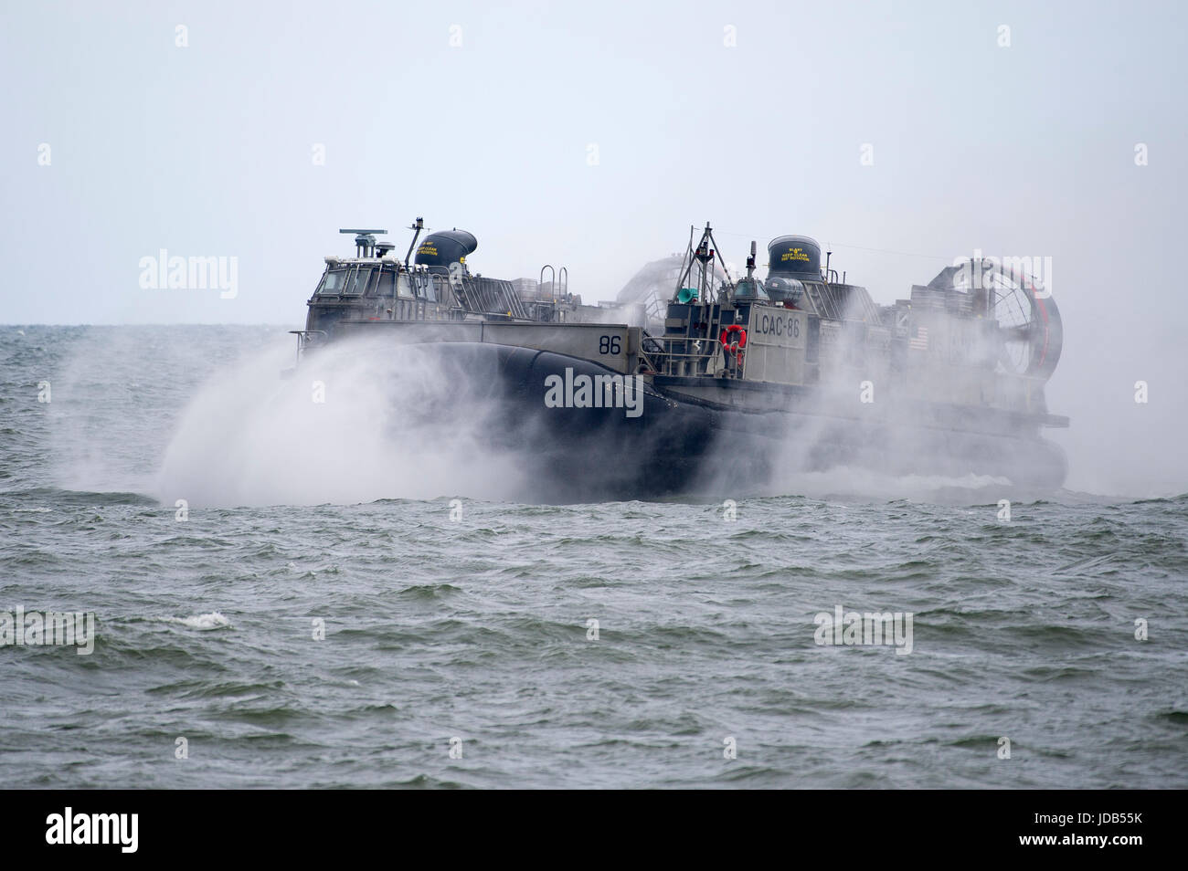 Eine amerikanische Landing Craft Air Cushion LCAC 86 während der 45. Ausgabe der Übung BALTOPS 2017 BALTIC OPERATIONS in Ustka, Polen, 14. Juni 2017 © Wojc Stockfoto