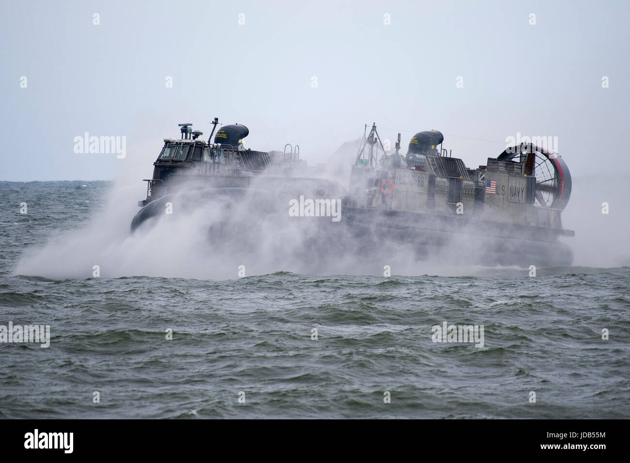 Eine amerikanische Landing Craft Air Cushion LCAC 86 während der 45. Ausgabe der Übung BALTOPS 2017 BALTIC OPERATIONS in Ustka, Polen, 14. Juni 2017 © Wojc Stockfoto