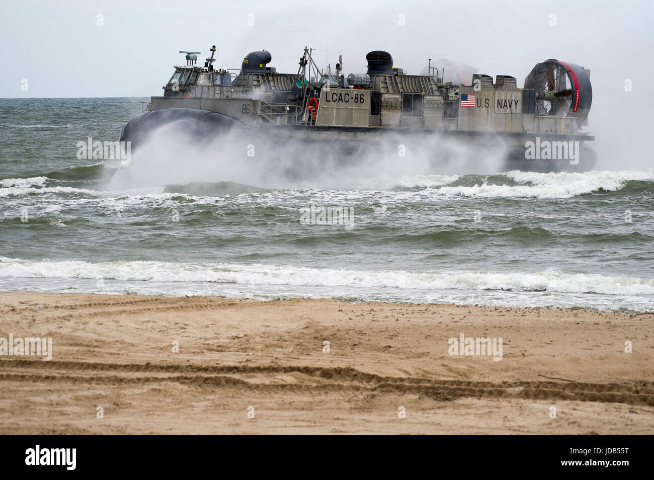 Eine amerikanische Landing Craft Air Cushion LCAC 86 während der 45. Ausgabe der Übung BALTOPS 2017 BALTIC OPERATIONS in Ustka, Polen, 14. Juni 2017 © Wojc Stockfoto