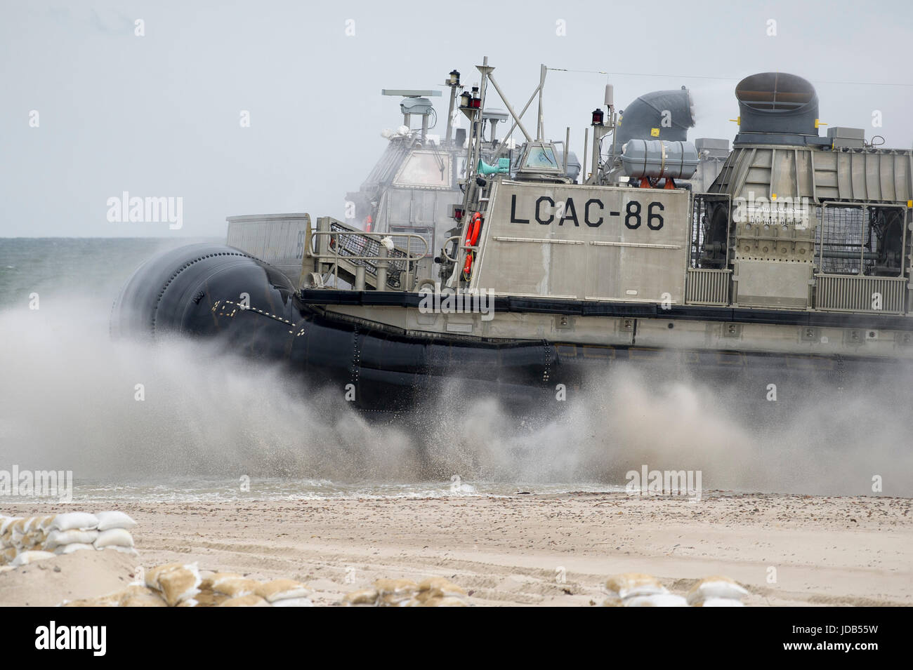 Eine amerikanische Landing Craft Air Cushion LCAC 86 während der 45. Ausgabe der Übung BALTOPS 2017 BALTIC OPERATIONS in Ustka, Polen, 14. Juni 2017 © Wojc Stockfoto