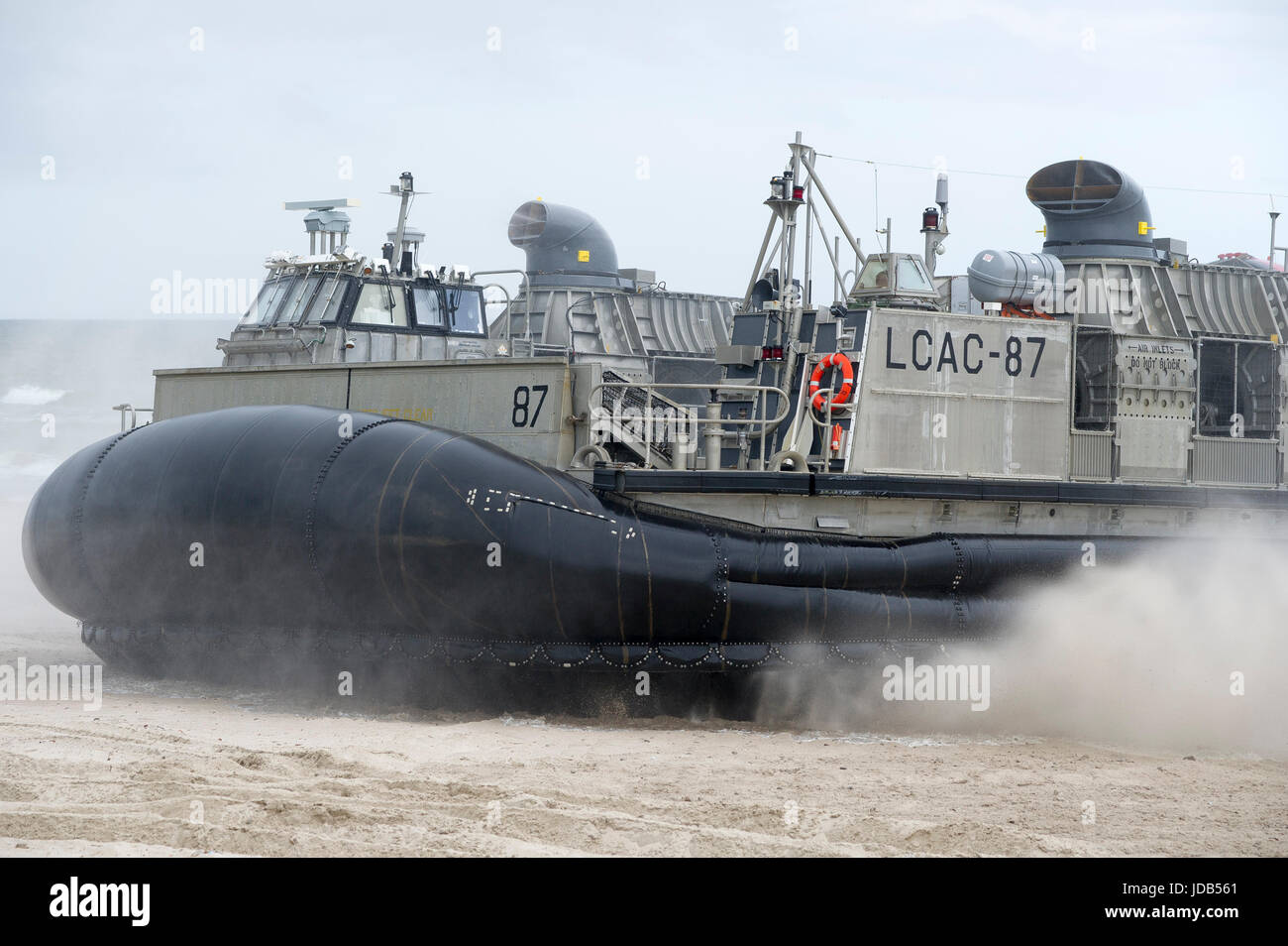 Eine amerikanische Landing Craft Air Cushion LCAC 87 während der 45. Ausgabe der Übung BALTOPS 2017 BALTIC OPERATIONS in Ustka, Polen, 14. Juni 2017 © Wojc Stockfoto