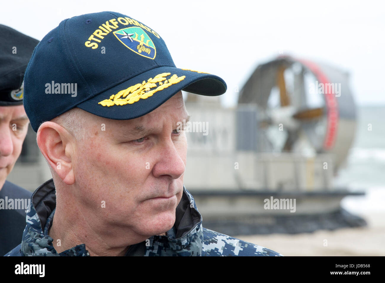 Vize-Admiral Christopher Grady U.S. Marine auffällig, 6. Flottenchef und Unterstützung Kräfte der NATO STRIKFORNATO Commander, US Naval Forces Europe Depu Stockfoto