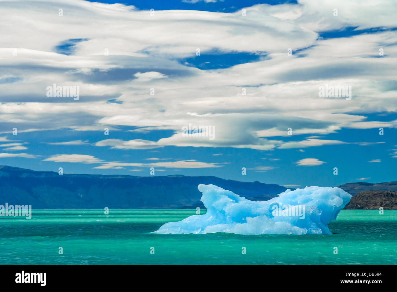 Kleiner Eisberg am Lago O'Higgins in Patagonien zwischen Chile und Argentinien Stockfoto