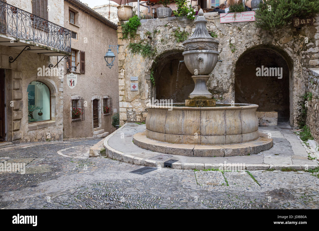 Wasser-Brunnen in Saint Paul de Vence quadratisch Stockfoto