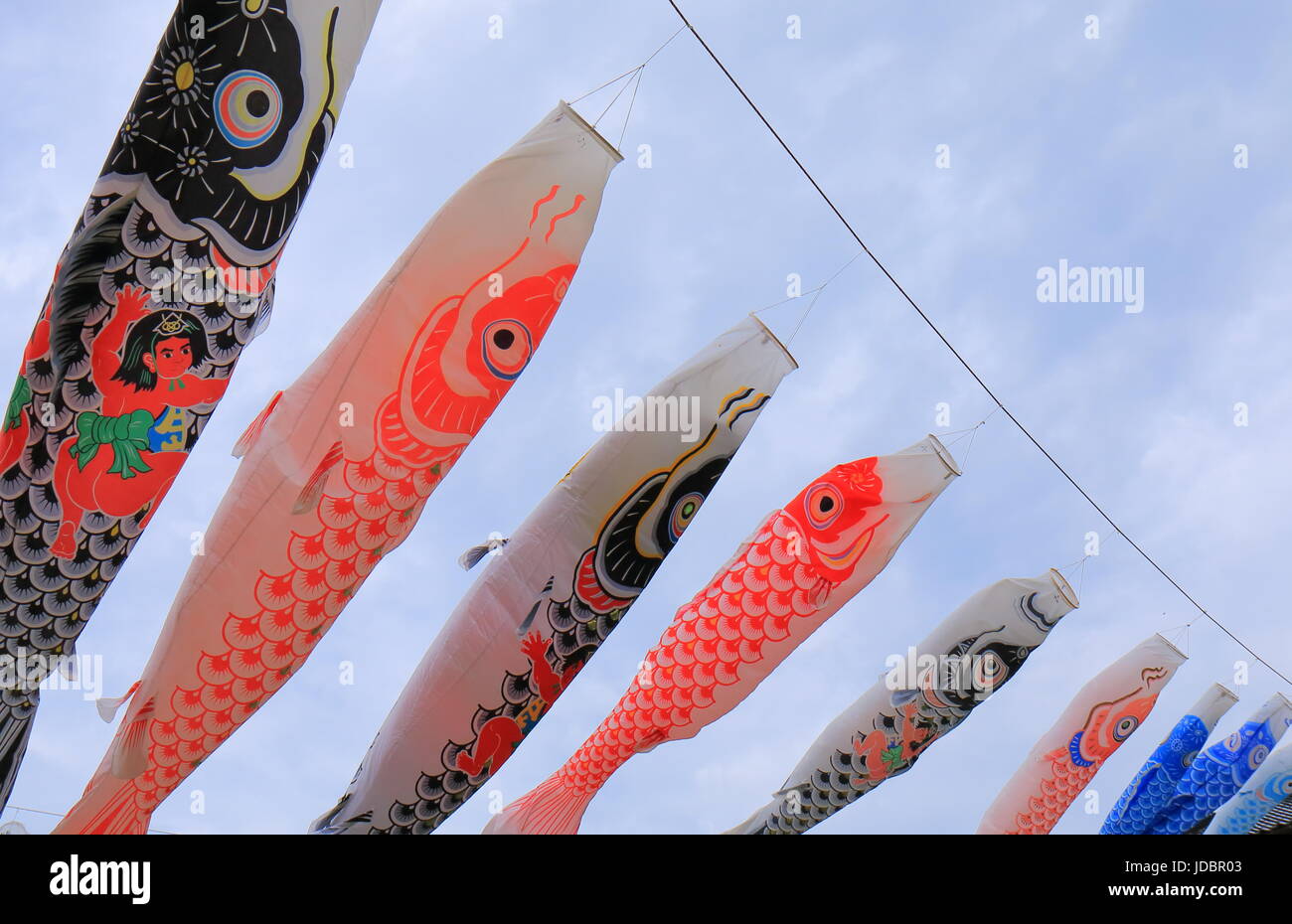 Koinobori in Ishikawa, Japan. Koinobori ist Karpfen geformte Wind Socken geflogen traditionell in Japan zu feiern Tango kein Sekku Kindertag. Stockfoto