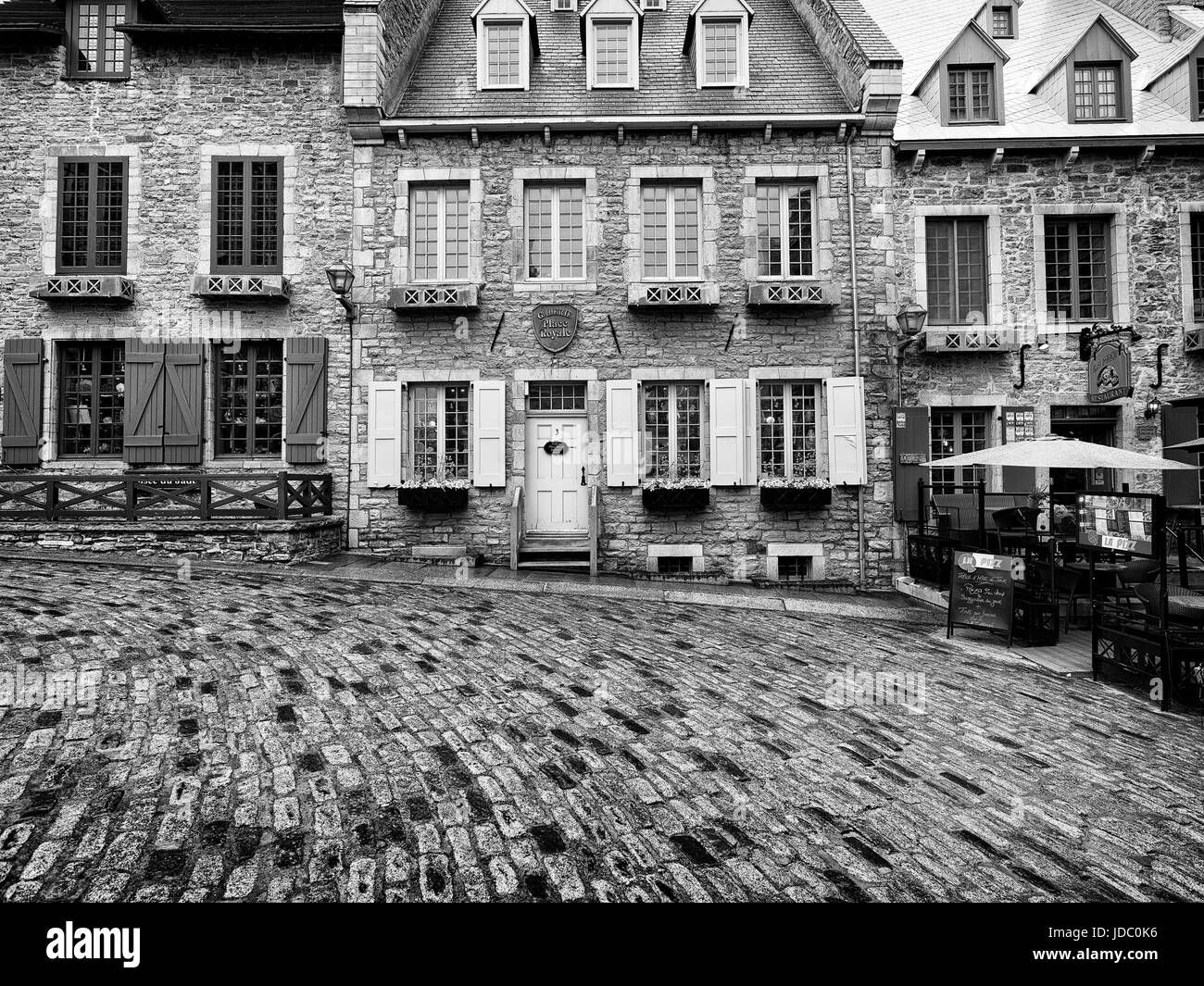 Führerschein und Drucke unter MaximImages.com - wunderschöne historische Architektur, Häuser im französischen Stil in der Altstadt von Québec. Stockfoto